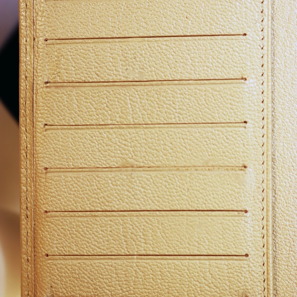 Chanel Porte Monnaie Tan Leather Wallet with Gold Tone CC Logo EUC - Picture 6 of 16